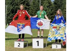 Ronja Twieg (mitte) war die erfolgreichste Teilnehmerin aus Sachsen-Anhalt mit 3 Goldmedaillen aus 3 Wettbewerben.