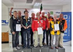 Die Mannschaft der GSGi Halle gewinnt die Silbermedaille mit der Sportpistole-Auflage bei der Deutschen Meisterschaft 2023 in Hannover.